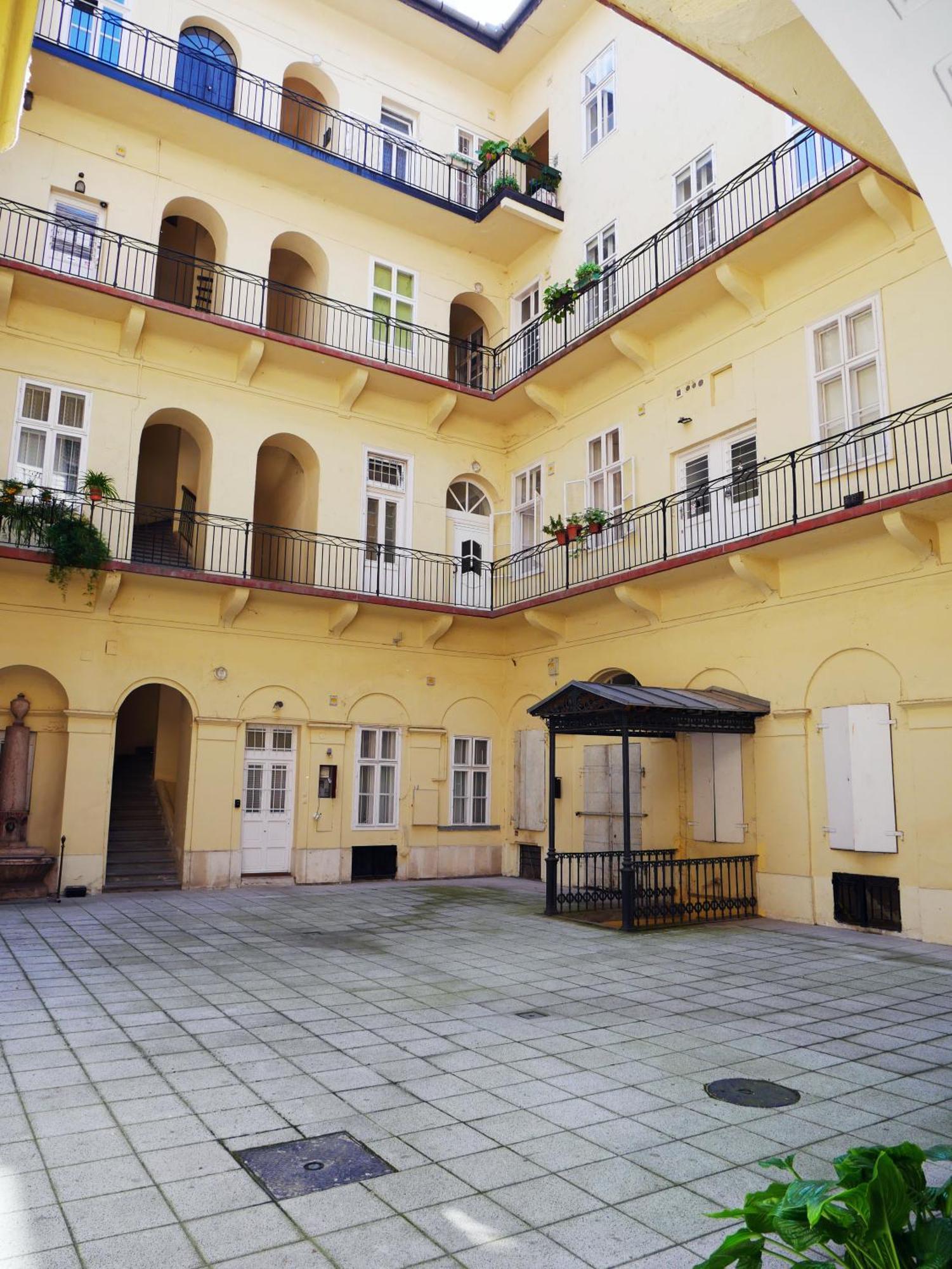 Dorotea - Cosy Home In The Heart Of Budapest Eksteriør billede